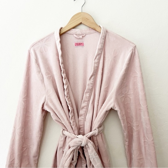 Kate Spade Embossed Floral Plush Long-Sleeve Tie-Front Short Cozy Robe - Picture 7 of 10